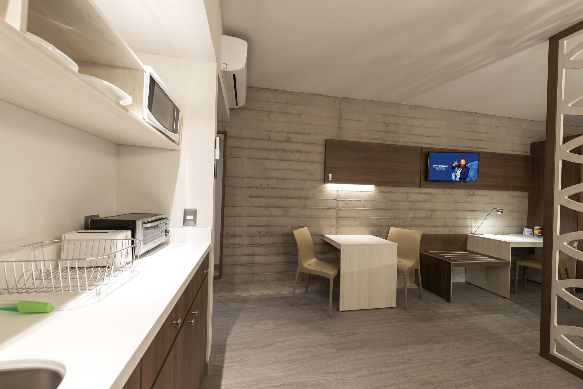 Microtel & By Wyndham Hotel 3*