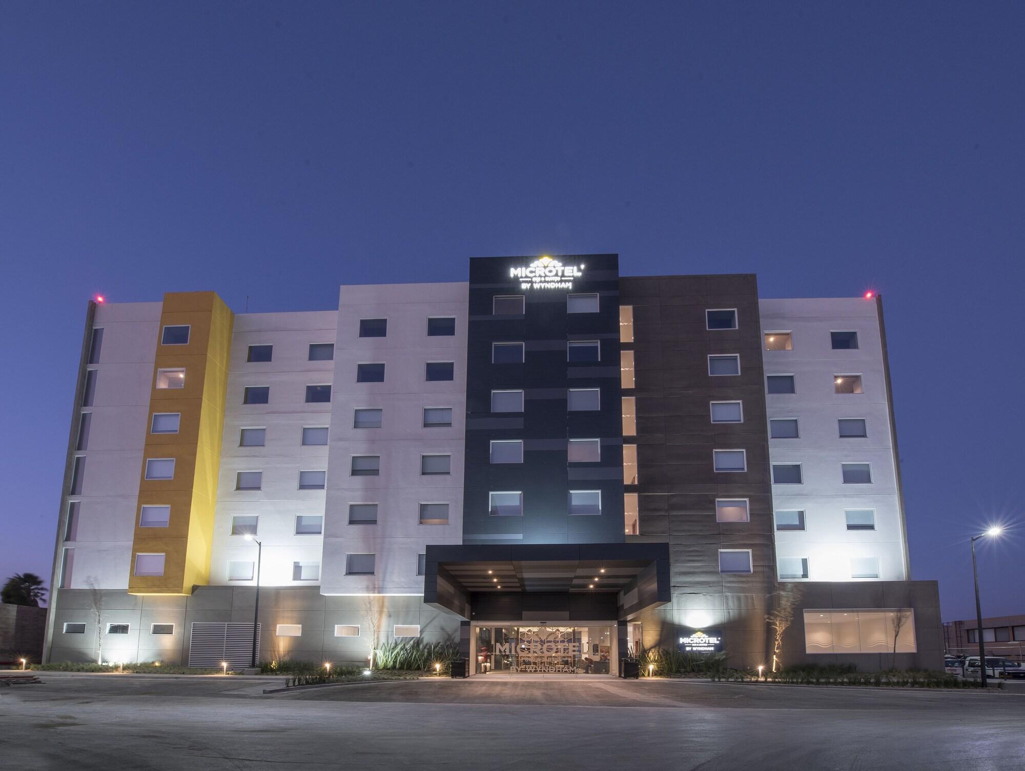 Microtel & By Wyndham Hotel 3*